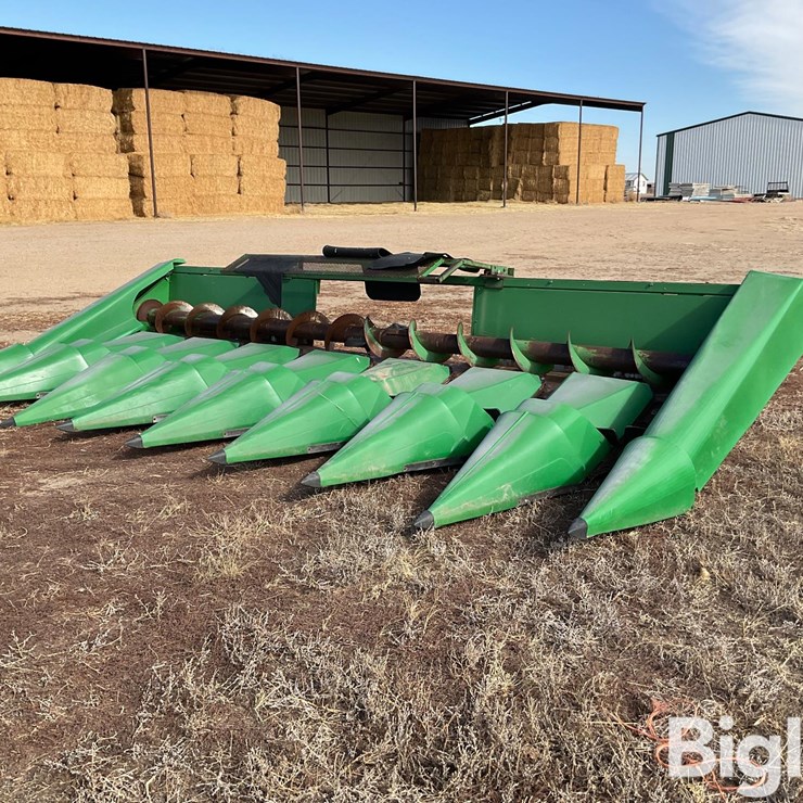 John Deere 8R30 Corn Head
