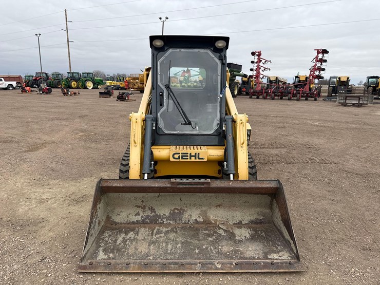 2017-gehl-250-image-8