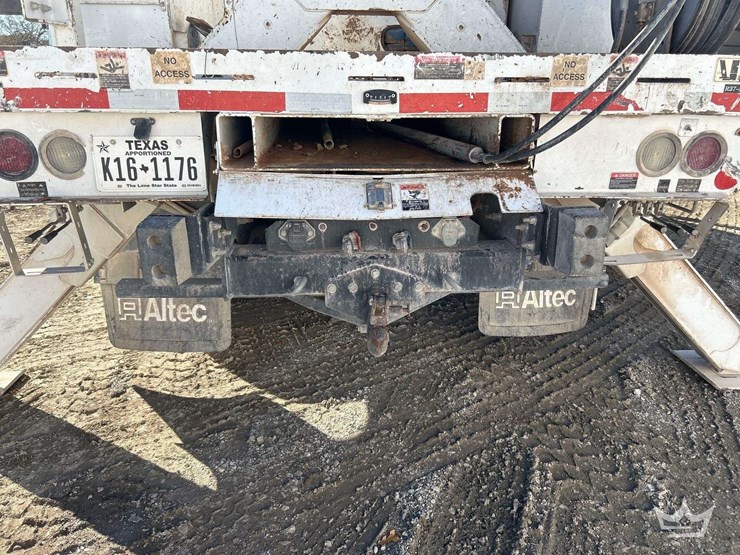 2019-freightliner-m2-106-image-23