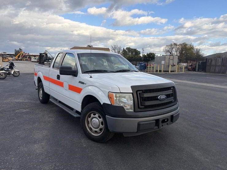 2013-ford-f150-xl-image-2