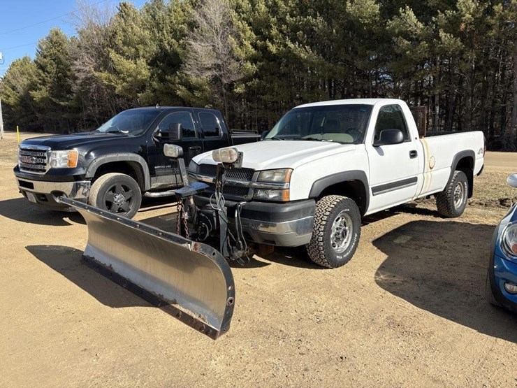 2004-chevrolet-silverado-truck-image-1