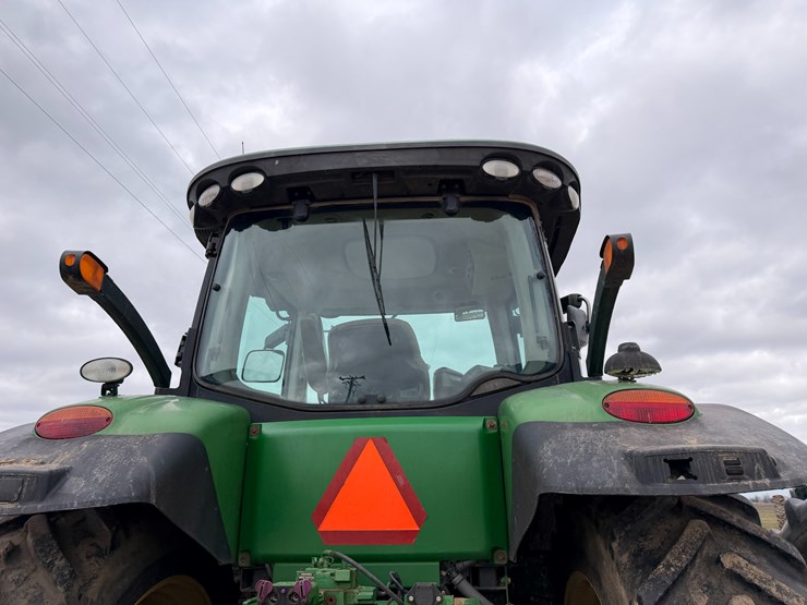 2014-john-deere-8260r-image-23