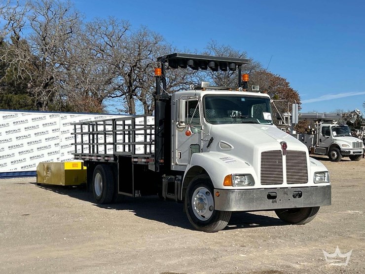 2002-kenworth-t300-image-2