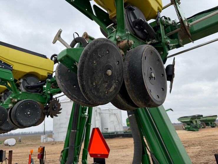 john-deere-1725-image-38