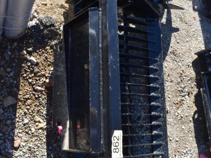 38"-mini-skid-steer-rock-bucket-image-2