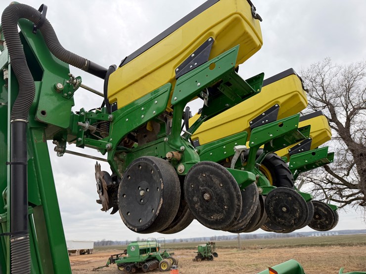 john-deere-1725-image-37