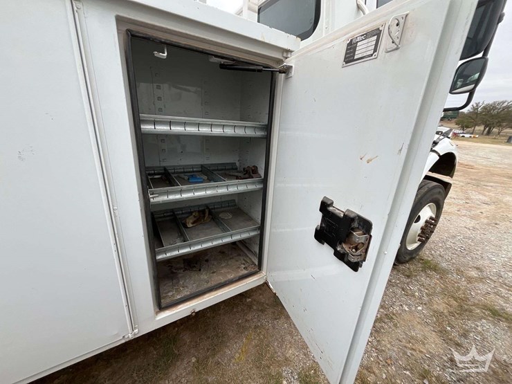 2018-freightliner-m2-106-image-29