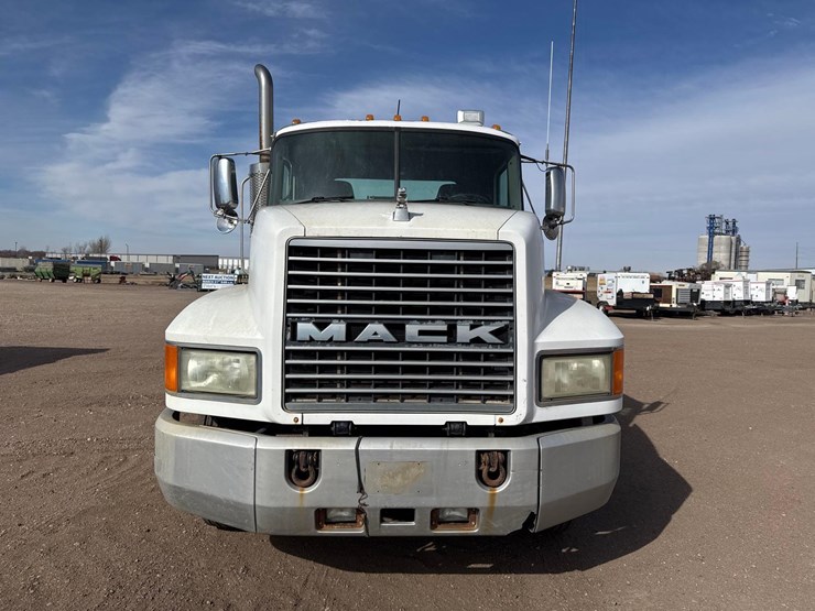 2003-mack-ch613-image-7