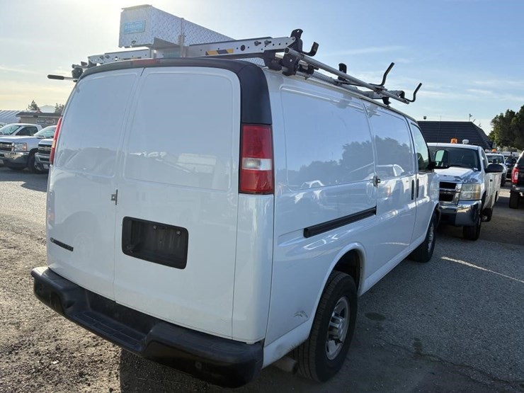 2018-chevrolet-2500-image-3