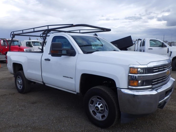 2018-chevrolet-2500hd-image-2