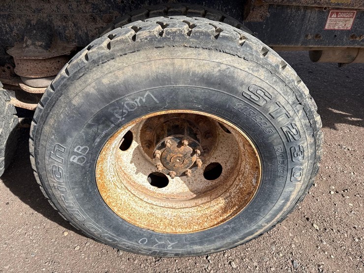 2005-sterling-lt8500-image-28