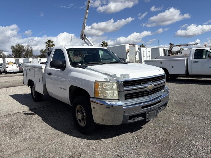 2009-chevrolet-2500-image-2