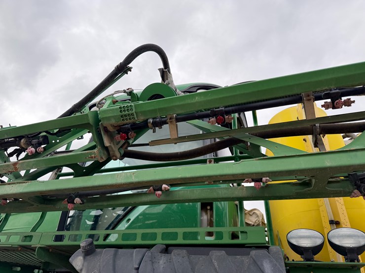 2015-john-deere-r4030-image-42