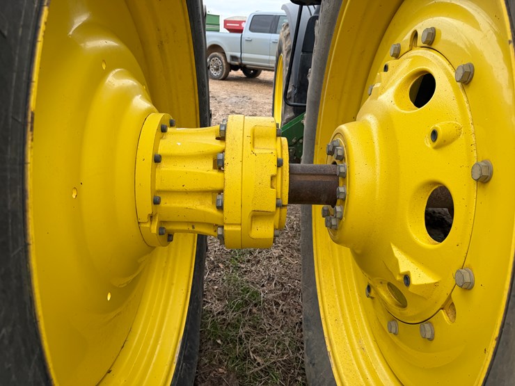 #38653-•-2017-john-deere-8270r-mfwd-tractor-image-15