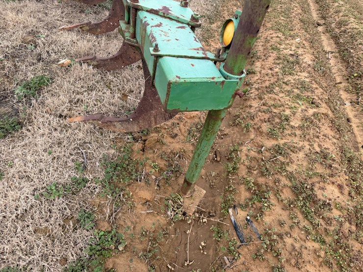 #38718-•-7-shank-chisel-plow-image-5