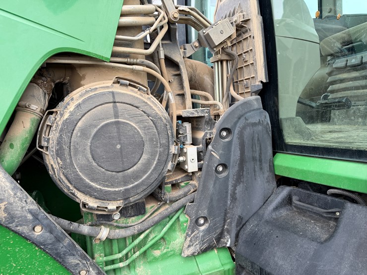 2014-john-deere-8260r-image-38