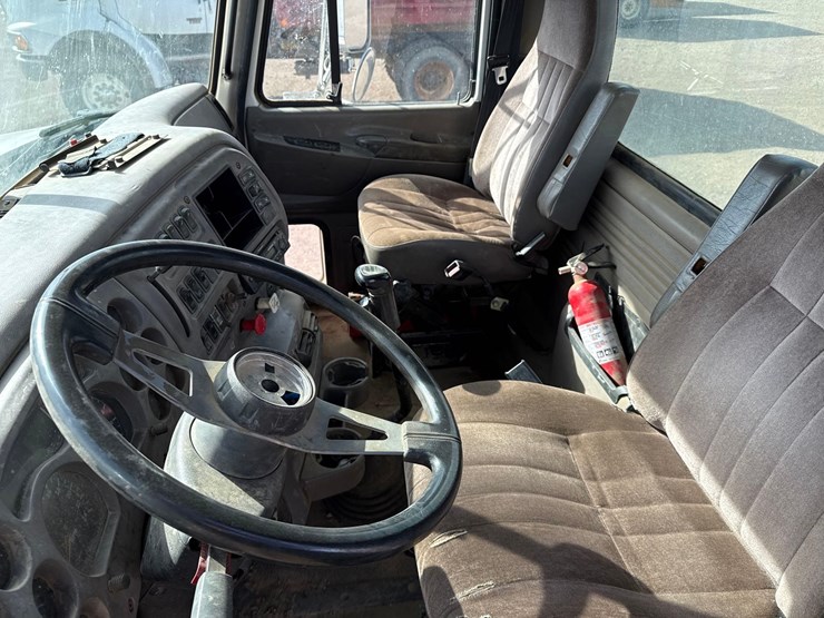 2003-mack-ch613-image-16