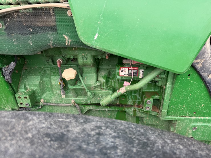 2014-john-deere-8260r-image-39