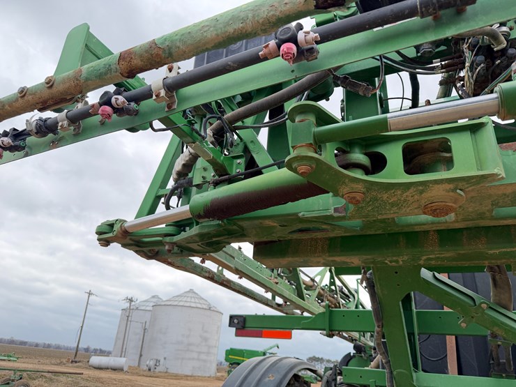 2015-john-deere-r4030-image-23