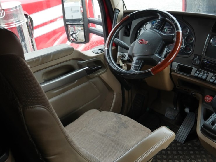 2016-kenworth-t680-image-29