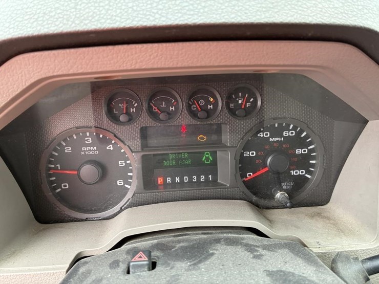 2010-ford-f550-image-14