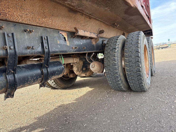 2005-sterling-lt8500-image-15