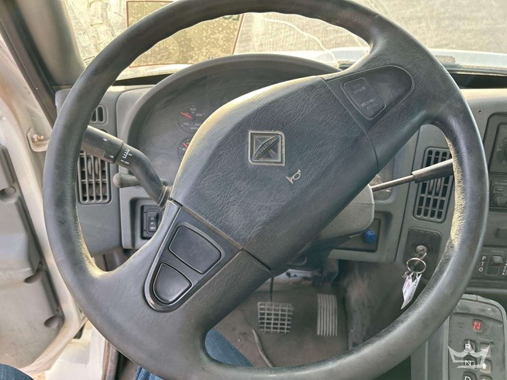 2004-international-durastar-4300-image-14