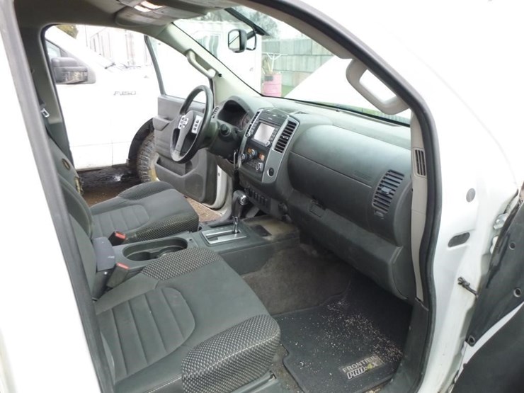 2016-nissan-frontier-image-17