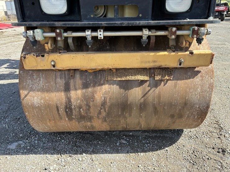 2016-caterpillar-cb-214d-image-7