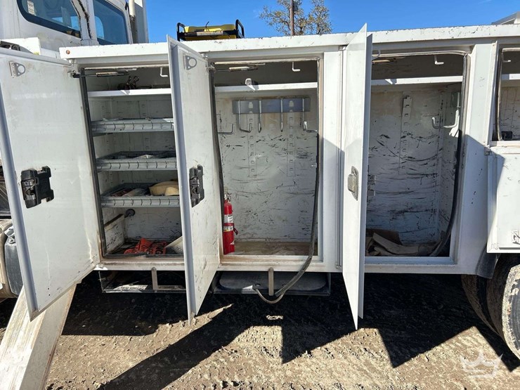 2019-freightliner-m2-106-image-20