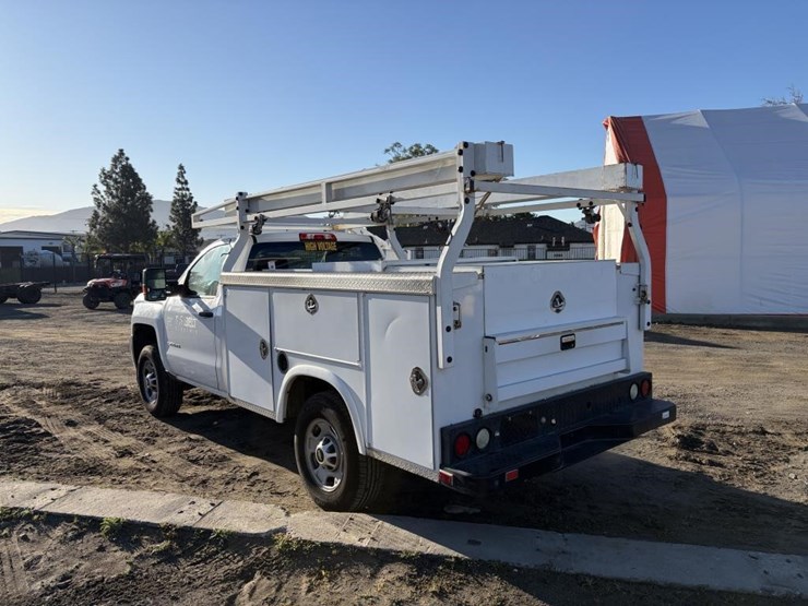 2016-chevrolet-silverado-2500-image-4