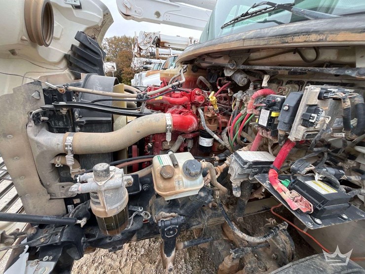 2018-freightliner-m2-106-image-9