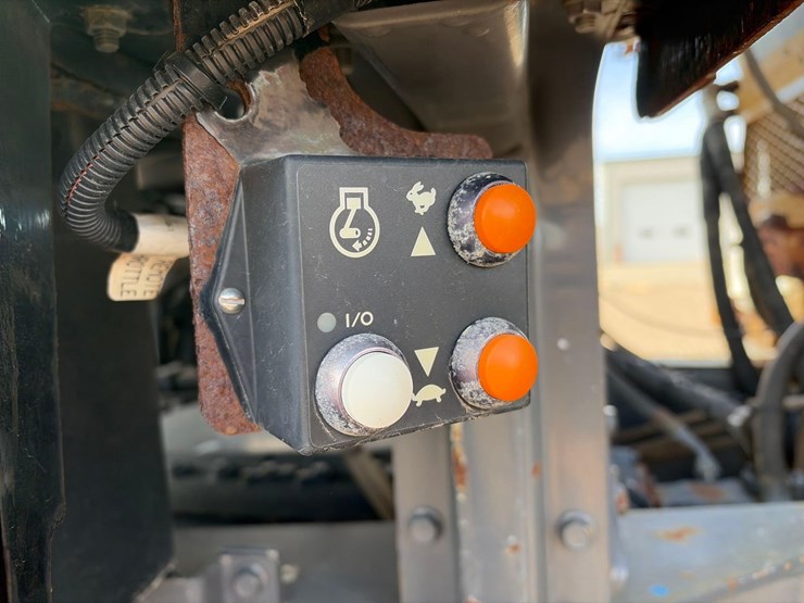 2016-agco-terragator-9300-image-28