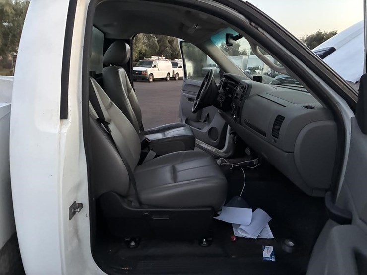 2011-chevrolet-2500-image-10