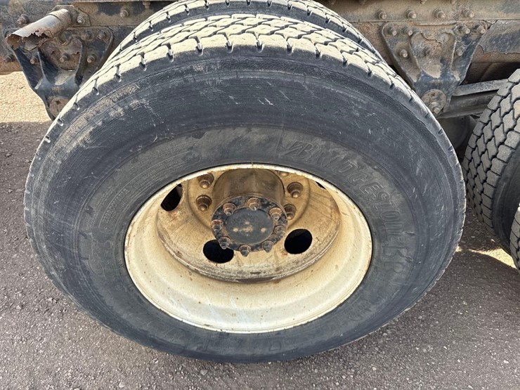 2003-mack-ch613-image-21