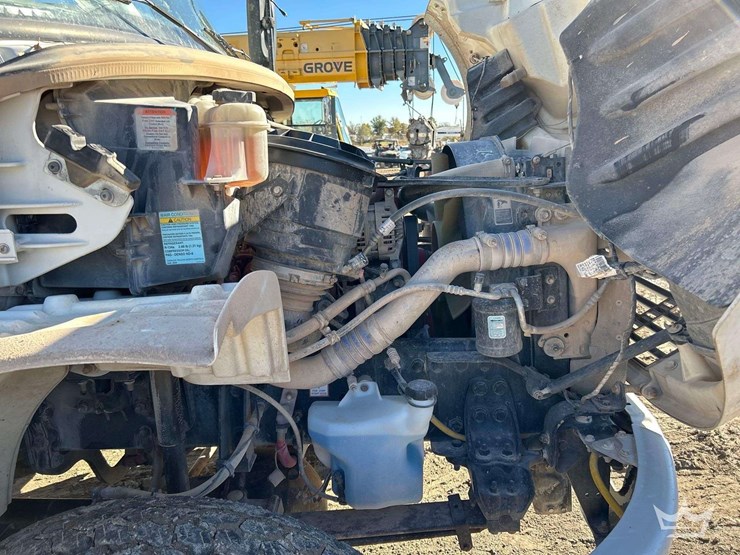 2019-freightliner-m2-106-image-9