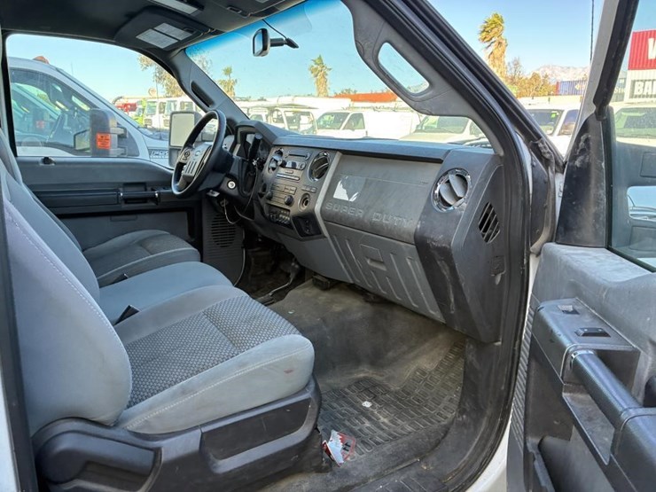 2011-ford-f550-image-12