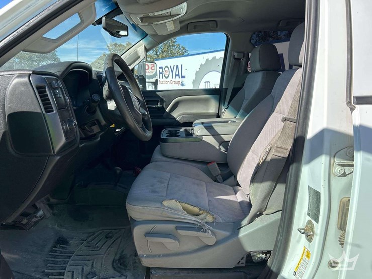 2015-gmc-3500-image-12