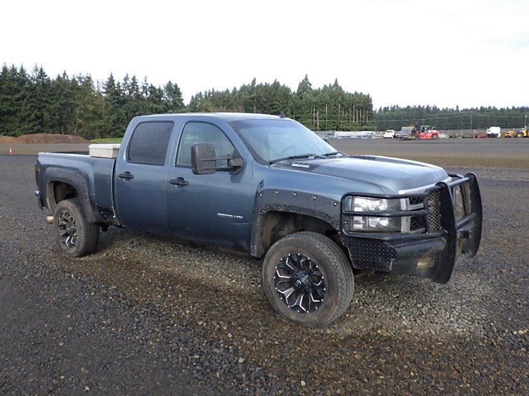 2011-chevrolet-2500-image-2