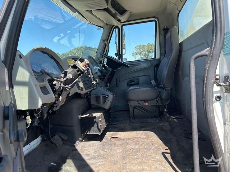 2010-international-durastar-4300-image-11