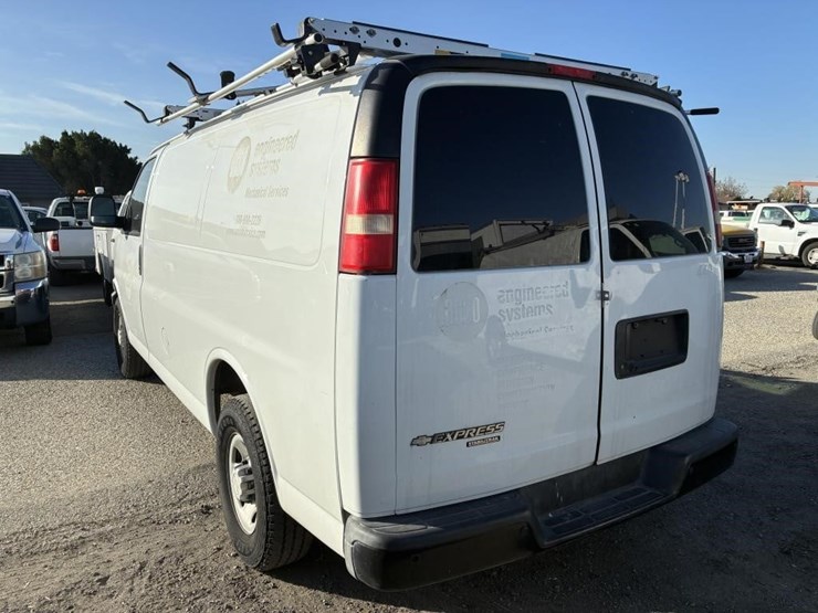 2016-chevrolet-express-2500-image-4