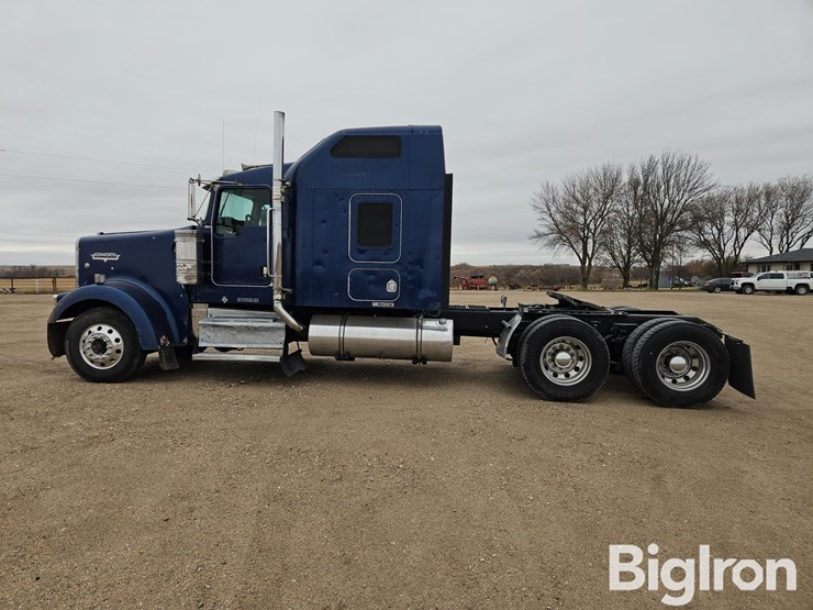 2005-kenworth-w900b-image-8