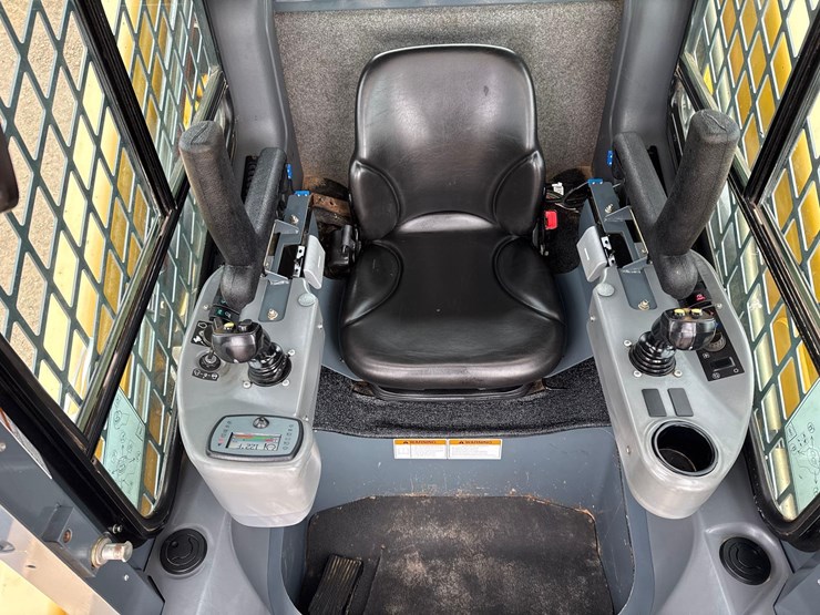 2017-gehl-250-image-16