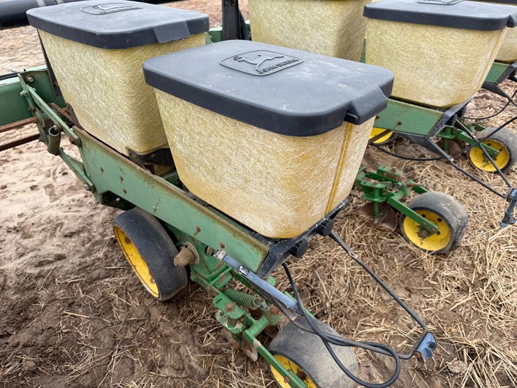 john-deere-7300-image-17