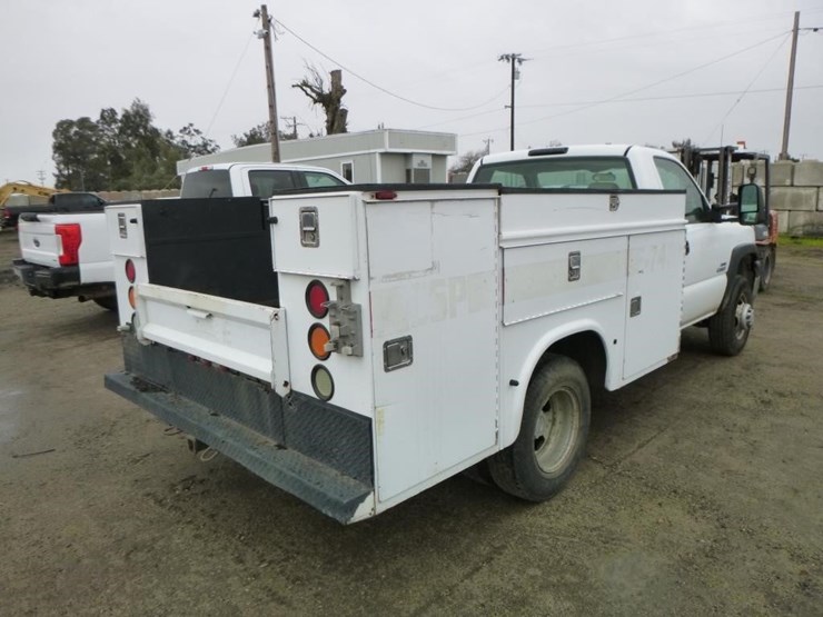 2007-chevrolet-3500-image-3