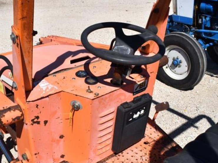 contractor-tlb-20d-tractor-w/-loader-and-backhoe-(will-not-move)-(serial-#-image-10