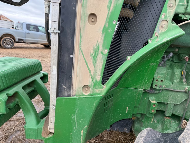 2014-john-deere-8260r-image-41