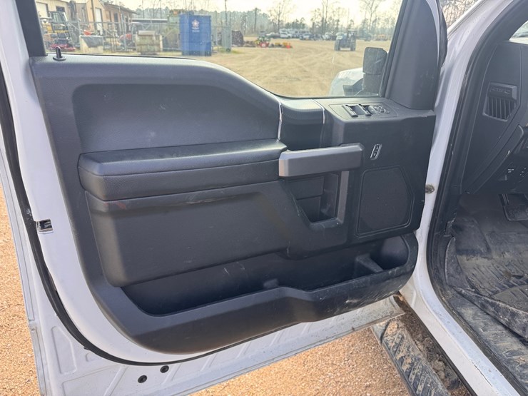 ford-f150-xlt-image-11