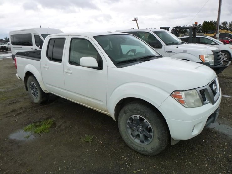 2016-nissan-frontier-image-2