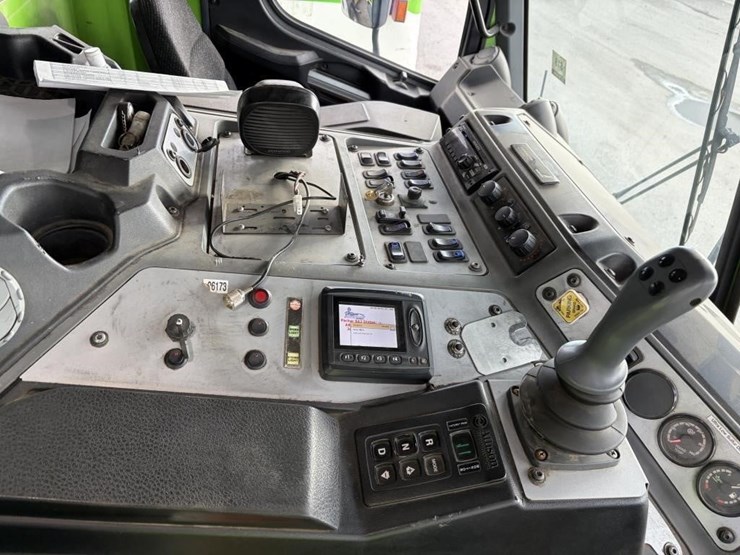 2018-mack-lr613-image-19